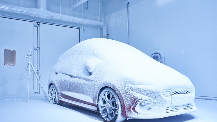 Lunta heinäkuussa tai lämpöaalto jouluna? Fordin uusi ”säätehdas” simuloi mitä tahansa säätä, milloin tahansa