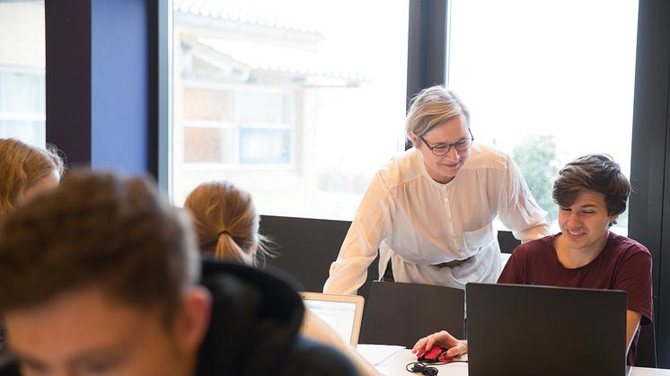 Nærvær og tid til den enkelte elev er vigtigt for rektor Anette Skovlykke Nielsen, og derfor tilbyder hun en personlig rundvisning til kommende elever. 