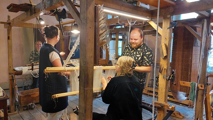 Lärlingar och handledare på K. A. Almgren sidenväveri & museum.