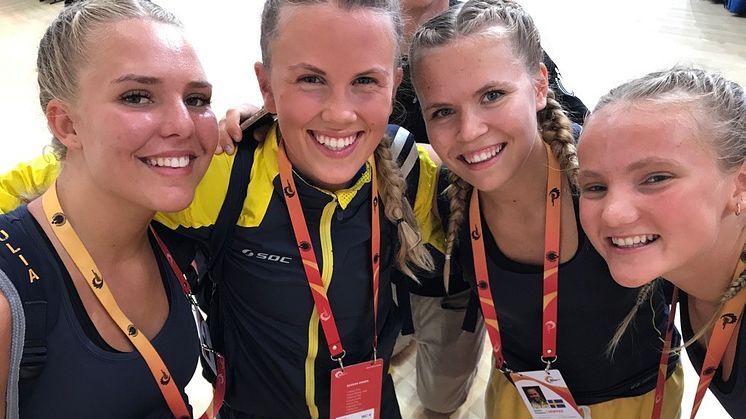 Medaljörerna Julia Nydemark, Isa Vigren, Smilla Eliasson och Marina Jalkell från Kämpinge GF, från VM i Shanghai 2018