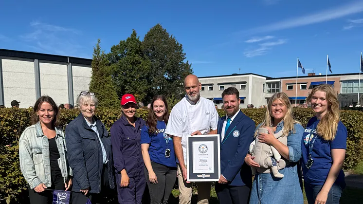 Köttbullsmackor skrev historia i Källby – 518 mackor gav Dafgårds en GUINNESS WORLD RECORDS™ titel 