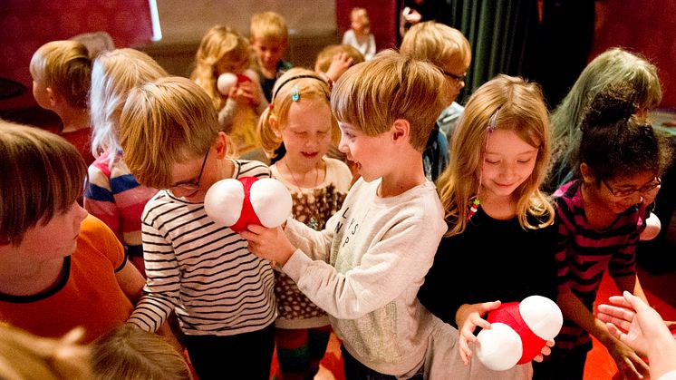 Kemilektionerna med gestaltning, interaktiva moment och experiment har visat sig väldigt framgångsrika.