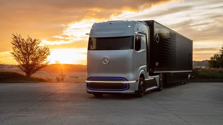 Mercedes-Benz GenH2 är en konceptlastbil som tankas med flytande väte och har en räckvidd på 100 mil enligt tillverkaren. 2023 ska lastbilen vara redo att testas i skarpt läge. Bild: Daimler Truck AG.