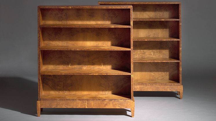 Kaare Klint: A pair of early and unique bookcases of oak burl.