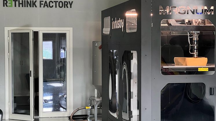 As a micro-factory, Rethink Factory uses recycled materials and produce on a local scale on demand.