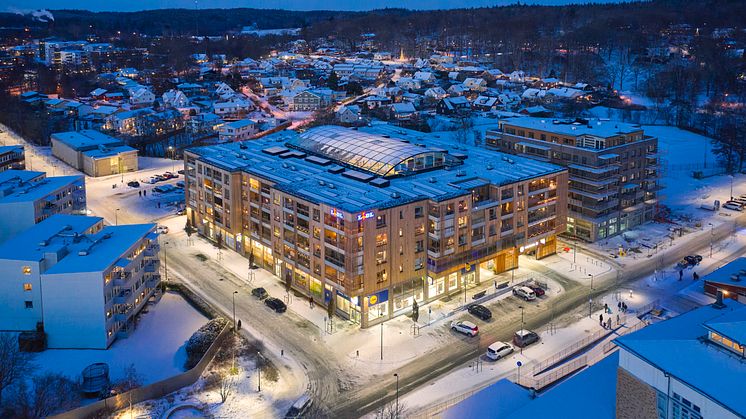 För några månader sedan skedde inflyttningen i ett nytt seniorboende i Mölnlycke strax utanför Göteborg där Solör Bioenergi levererar fjärrvärme. Fotograf: Ulf Celander