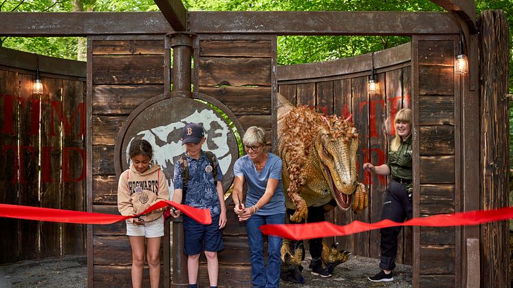 Skånes Djurpark investerar 14 miljoner kronor i nya upplevelsen Dinosaurier. pLatsen där de mäktiga varelserna rör sig, låter och tar gästerna 70 miljoner år tillbaka i tiden.