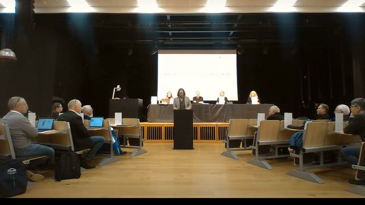 Allmänhetens frågestund inleddes av Staffan Blixt - lärare på Lindeskolan i Lindesberg.