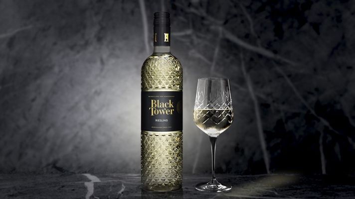 Black Tower Riesling Club Edition - tillgänglig i 193 Systembolagsbutiker från 1 september