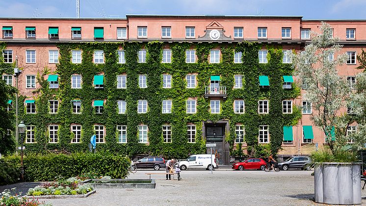 Omvandlingen av det tidigare polishuset vid Davidshallstorg belönas med Stadsbyggnadspriset och miljöbyggpriset Gröna Lansen. Foto: Bojana Lukac