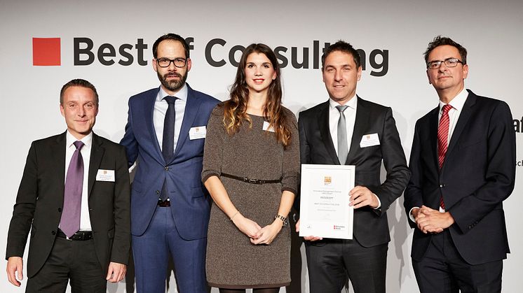 Vertreter von IMP und BPW nahmen den Best of Consulting Award entgegen. (Quelle: Frank Beer für WirtschaftsWoche)