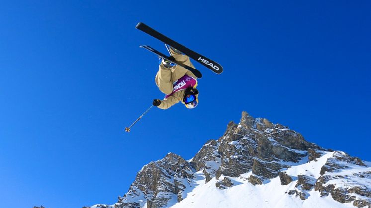 Freeskiåkaren Jesper Tjäder har chansen att ta tredje raka pallplatsen. Foto: FIS.