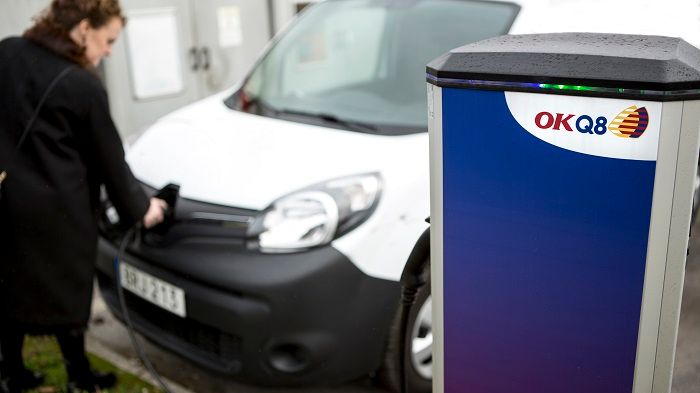 OKQ8 fokuserar på hållbar bilism – satsar på helhetslösning för elbilsladdning