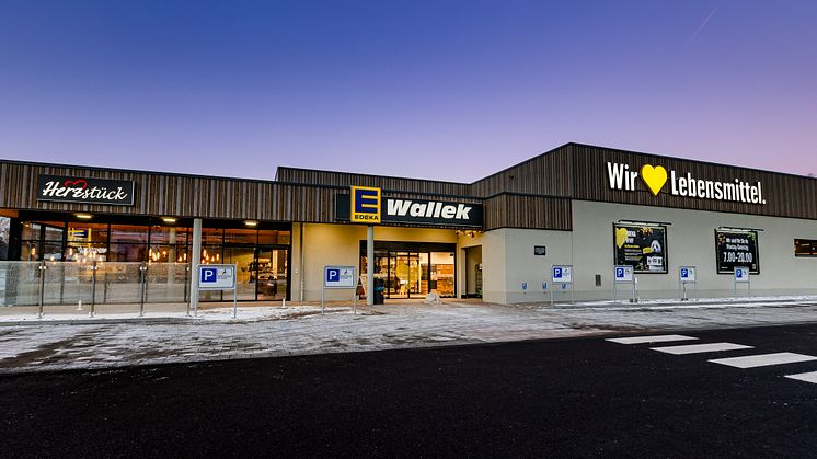 GFORM feiert Meilenstein mit Übergabe eines neuen DGNB Gold zertifizierten EDEKA-Marktes in Freyburg