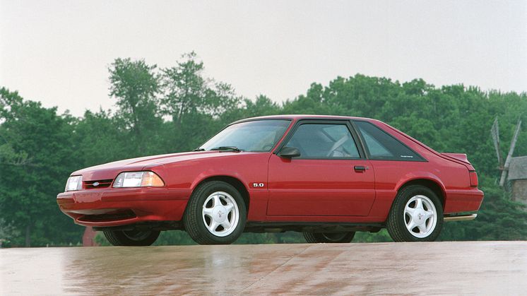 1992_Ford_Mustang5-0.jpg