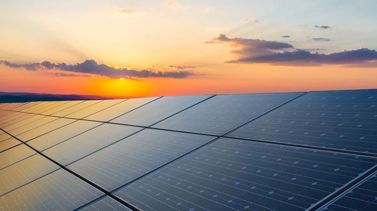 ﻿Från årskiftet 2023 har solcellsbidraget, eller avdraget för grön teknik, höjts till 20 procent för dig som installerar solceller.