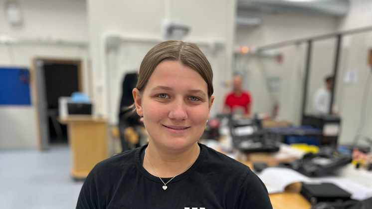 Johanna är en av sju elever på elprogrammet som klarade sin ETG-certifiering med glans under veckan, på Universitetsholmen i Malmö.