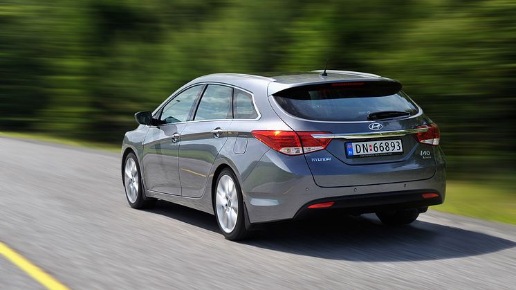 Hyundai i40 i stor fart