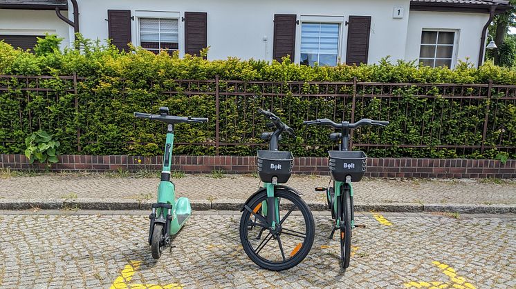 Eine Studie der TH Wildau und des estnischen Mobilitätsunternehmens Bolt zeigt, dass Shared Mobility Services in weniger dicht besiedelten Gebieten ein enormes Potenzial haben, den öffentlichen Verkehr zu ergänzen. (Bild: Bolt)