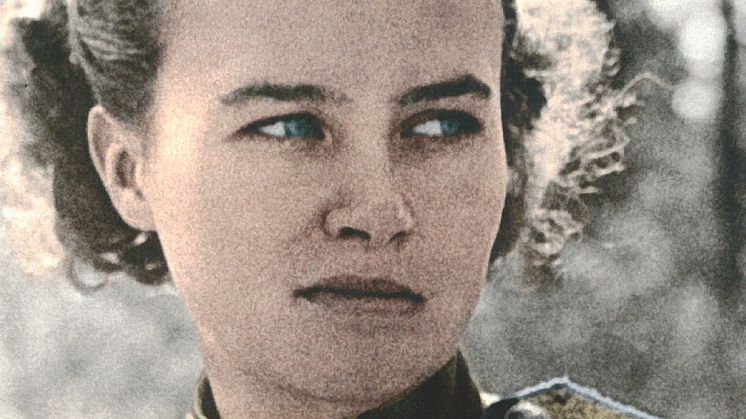 Författare till Kvinnor i strid är Anna Larsdotter, före detta chefredaktör på tidskriften Militär Historia. 