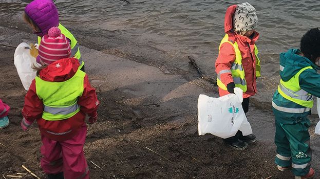 Barnen tar upp kampen mot skräpet i Nacka