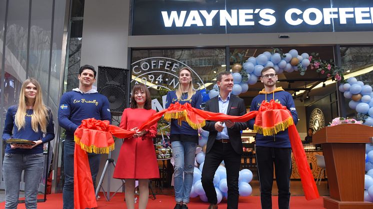 Öppningen av kaféet på West Nanjing Road i centrala Shanghai.