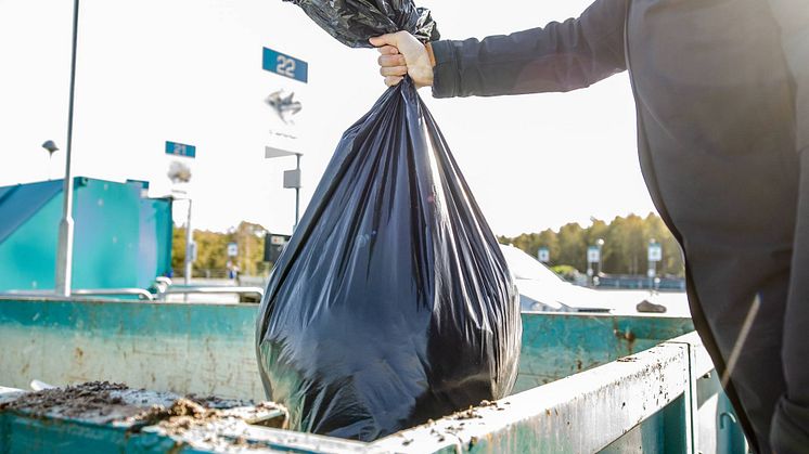 Genom att sortera innehållet i sina säckar räddade besökarna på återvinningscentralerna 3 900 ton avfall till återbruk och materialåtervinning 2020.