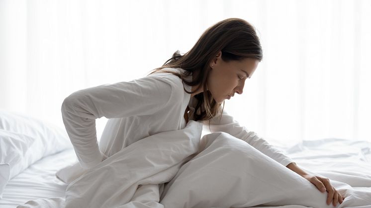 Sex av tio kvinnor sover sämre vid mensvärk
