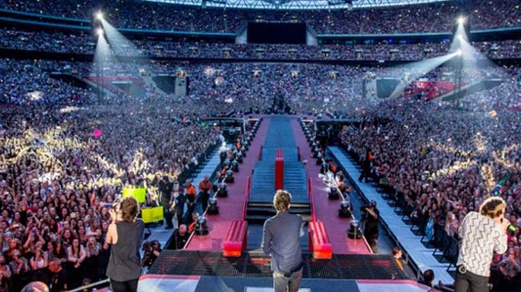 One Direction offentliggjør nye datoer for Europa og Nord-Amerika til den verdensomspennende stadionturnèen On The Road Again 2015.