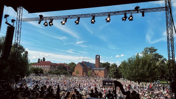Så här populär brukar den vara, utomhuskonserten Musik i det gröna med Norrköpings Symfoniorkester i Vasaparken.