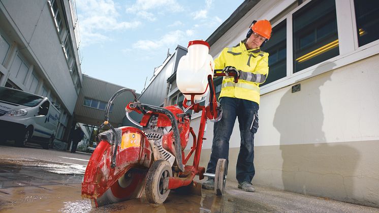 Under 2016 utbildade Hilti drygt 3900 personer i arbetsmiljö. Nu kompletterar Hilti sitt utbud av arbetsmiljöutbildningar med en motorkapsutbildning.