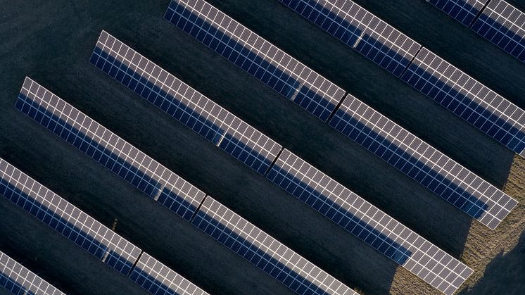 Över 60 procent av världens solceller och solpaneler kommer från Kina.