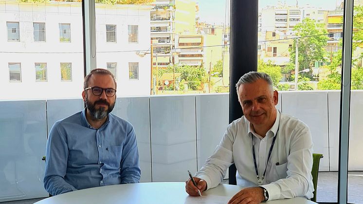 Maran Gas Maritime’s Andreas Spertos (EVP, Technical Director) and Spyros Gertsos (Senior Fleet Manager, Technical Department) sign the contract to roll out KONGSBERG’s K-IMS solution to the entire fleet