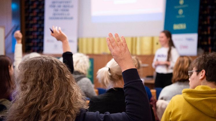 Elever och skolledare deltar i utbildning om sexuella trakasserier hösten 2018. Foto: Backa - initiativet för en skola fri från sexuella kränkningar.