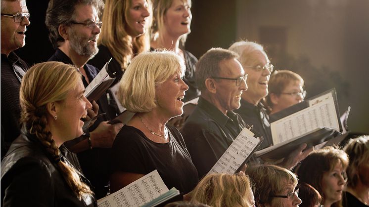 Fem körer sjunger in julen i Lindesbergs kyrka