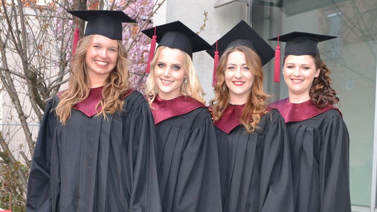 Vier von 36 AbsolventInnen (v.li.): Jana Enders, Helena Vlacic, Valerrya Gavarilova, Yasmin Köhler. Foto: Franz Motzko