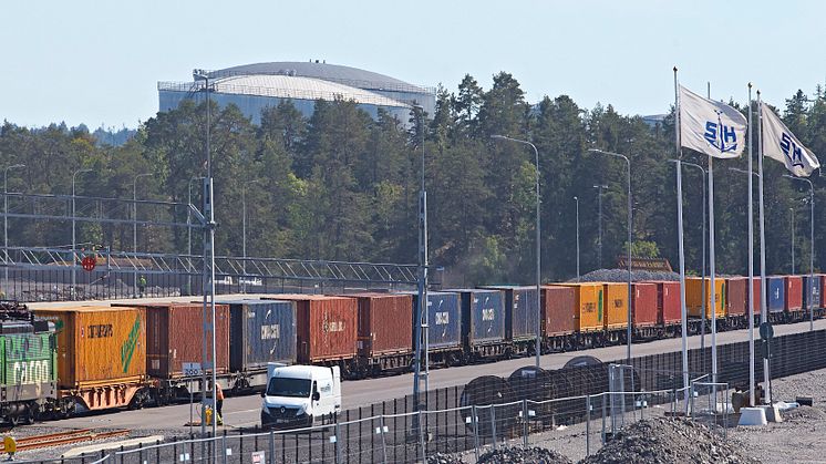 First train arrives at Stockholm Norvik Port