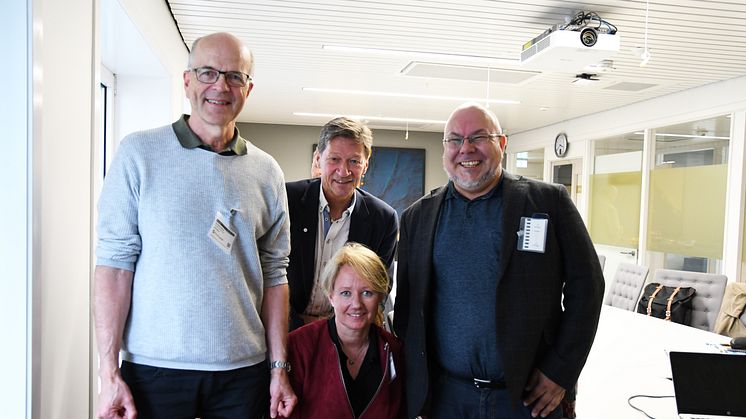 Arbeidsgruppen for norges første forskernettverk for reiselivet. Fra venstre: Kai V. Hansen, Einar Lier Madsen, Monica Breiby og Jan-Vidar Haukland. Dorthe Eide og Kirsti Mathiesen Hjemdahl var ikke til stede da bildet ble tatt. Foto: Thoralf Fagertu