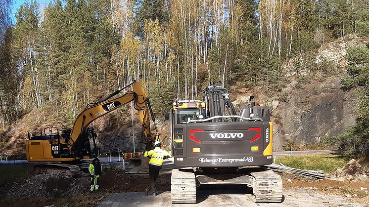 Svevia anlägger en ny rörbro för att förbättrar säkerhet och framkomlighet på en avfart från E18 i Värmland. Foto: Svevia