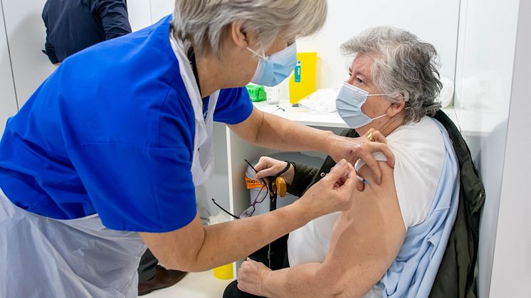 Healthcare support worker Lilian Berry gives the Covid vaccine to former mayor Sheila Magnall.