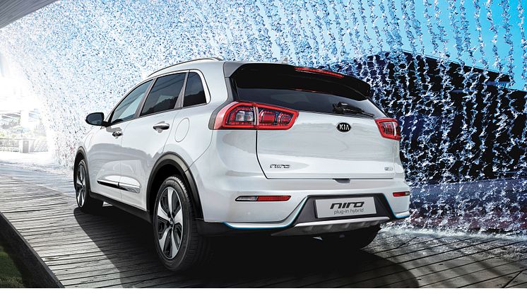 kia_niro_phev_my18_striking_rear_design_11505_64235