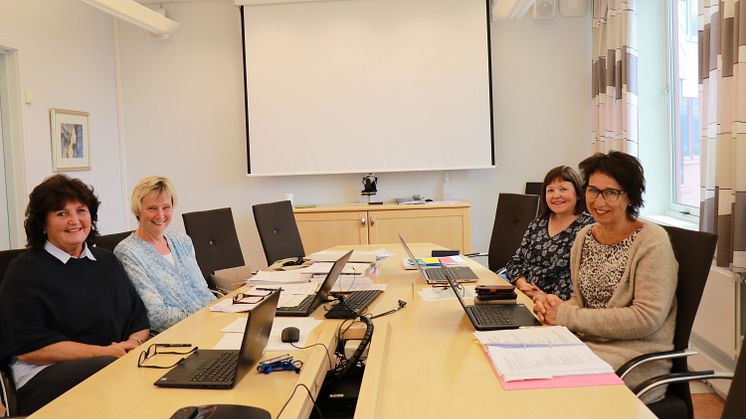 Arbeidsgruppe for planlegging av den nye videreutdanningen. F.v. dekan Heidi Haavardsen og prosjektleder Ingeborg Ulvund, HiMolde, helsesykepleier Liv Janne og helsesykepleier Lillian Bjerkeli Grøvdal.