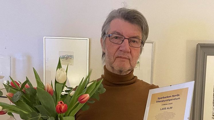 Lars Alm får Sparbanken Nords litteraturstipendium 2020 för sin kulturinsats för Kiruna. Foto: Irene Alm
