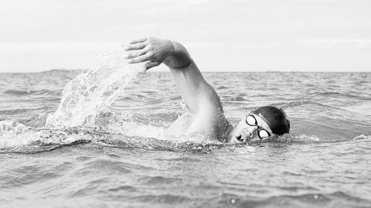 Stian svømmer over Skagerrak for organdonasjon