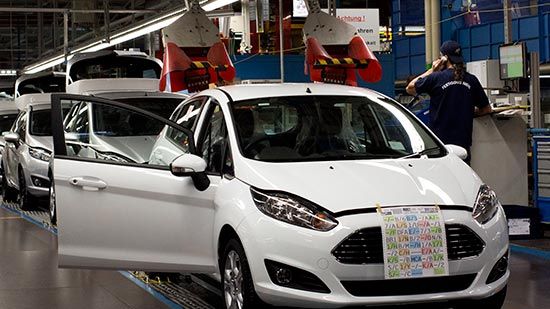 Ford starter produksjonen av nye Fiesta; Europas mest solgte småbil er blitt dristigere, mer raffinert og lavere drivstoff-forbruk. 
