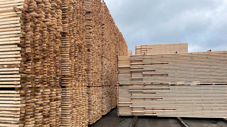 Byggmaterialhandlarnas medlemsföretag har enats kring branschgemensamma krav rörande plastemballage av trävaror.