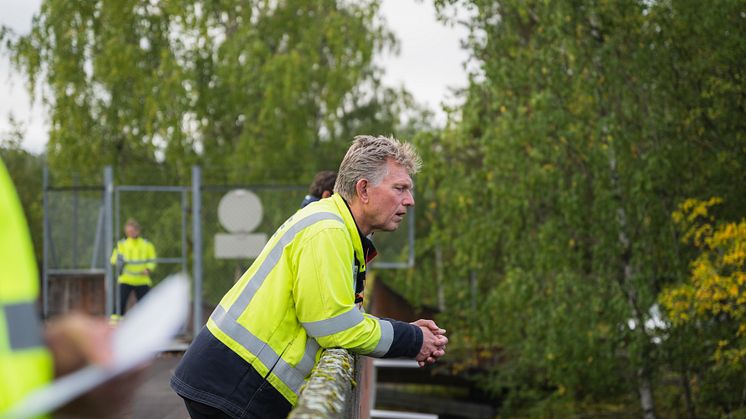Trond Taugbøl i Hafslund Eco speider etter surrogatfisker