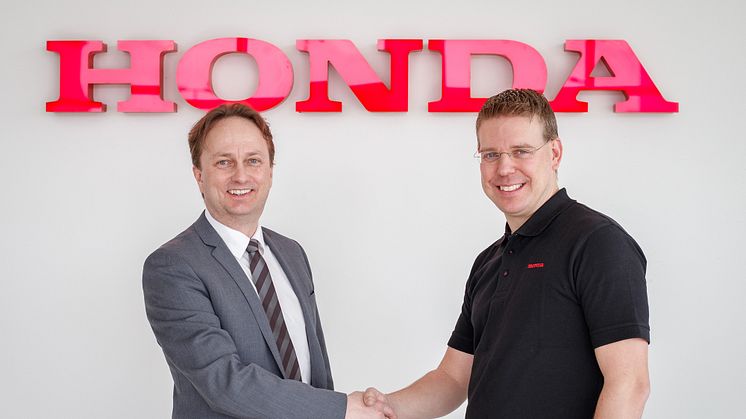 Stefan Malmgren, landschef för Honda Sverige (t.v.) och Mattias Andersson, Honda Racing Sweden.