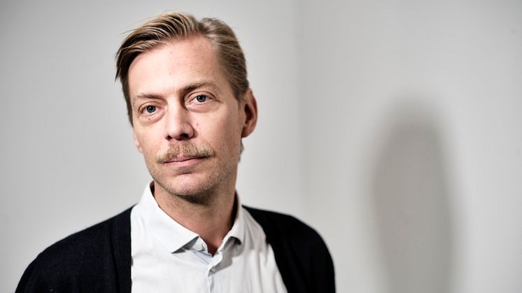 Martin Grander är biträdande lektor på institutionen för urbana studier, Malmö universitet. Som forskare är han framförallt intresserad av boendet och bostadens betydelse för levnadsvillkor, segregation och integration.