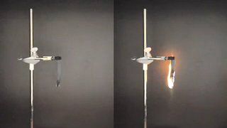 Video på Paxymer och ett traditionellt flamskyddat material under ett UL94 V-test